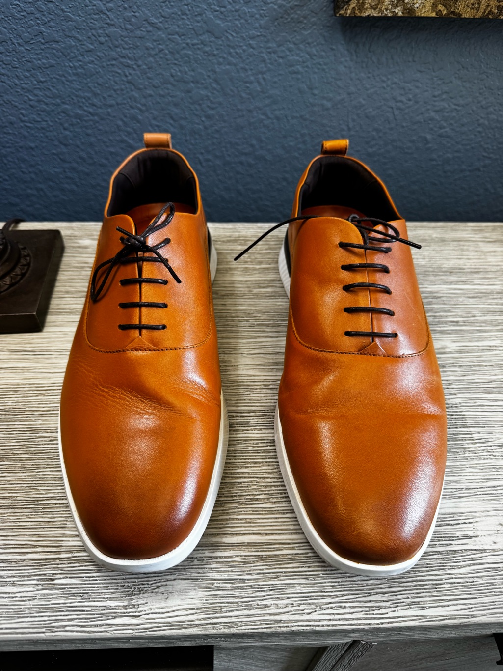 Euc!!! Wolf & Shepherd Men's Tan Leather Derby Shoes With White Sole